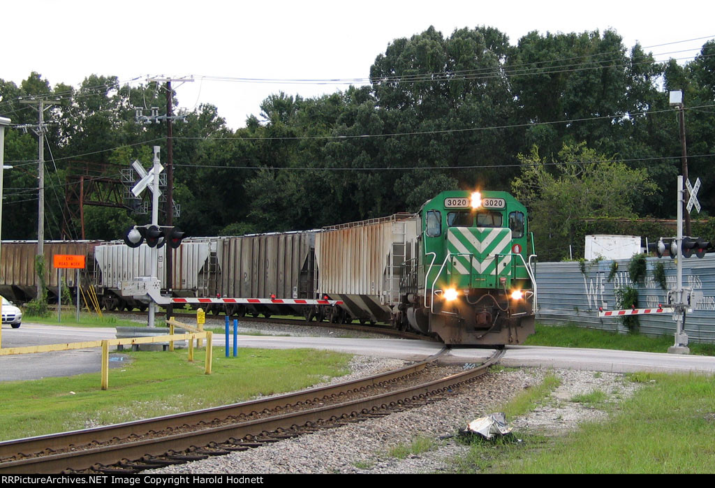 FURX 3020 leads a CSX train across Meeting Street